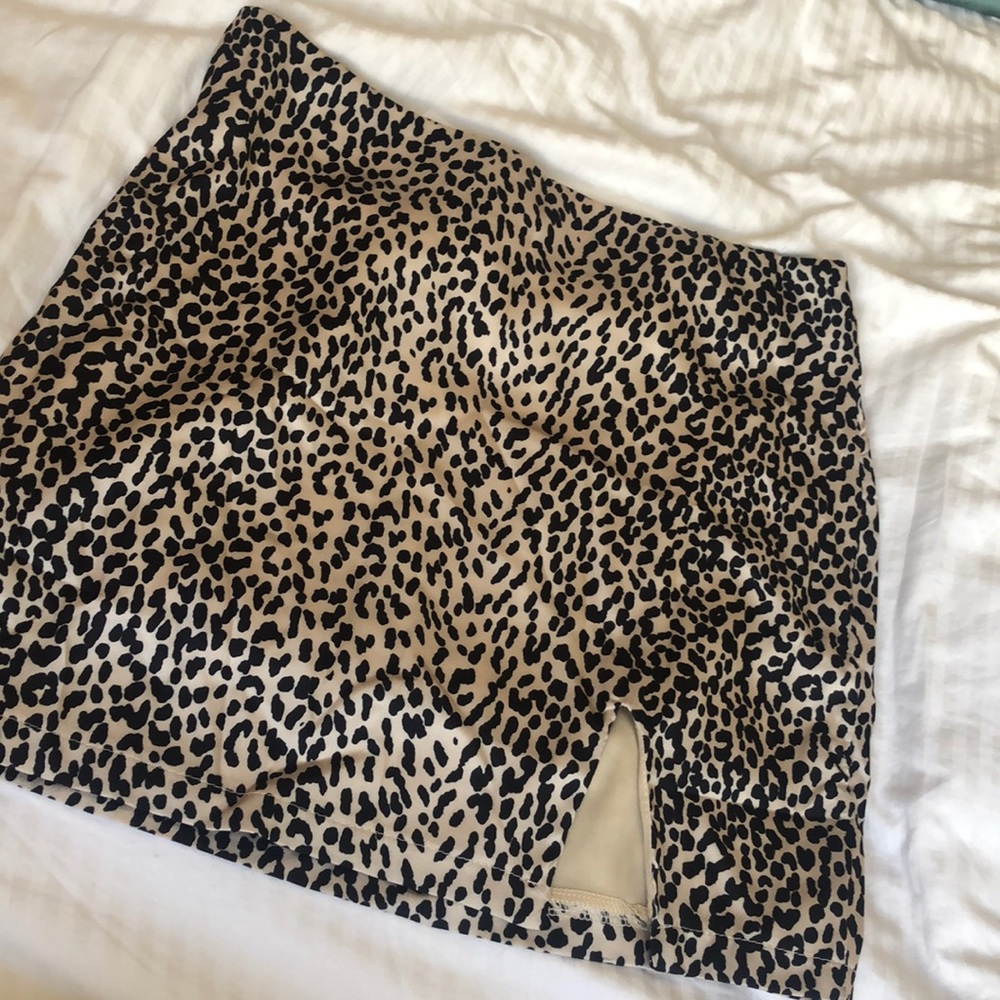 New never been worn silky leopard skirt Adika